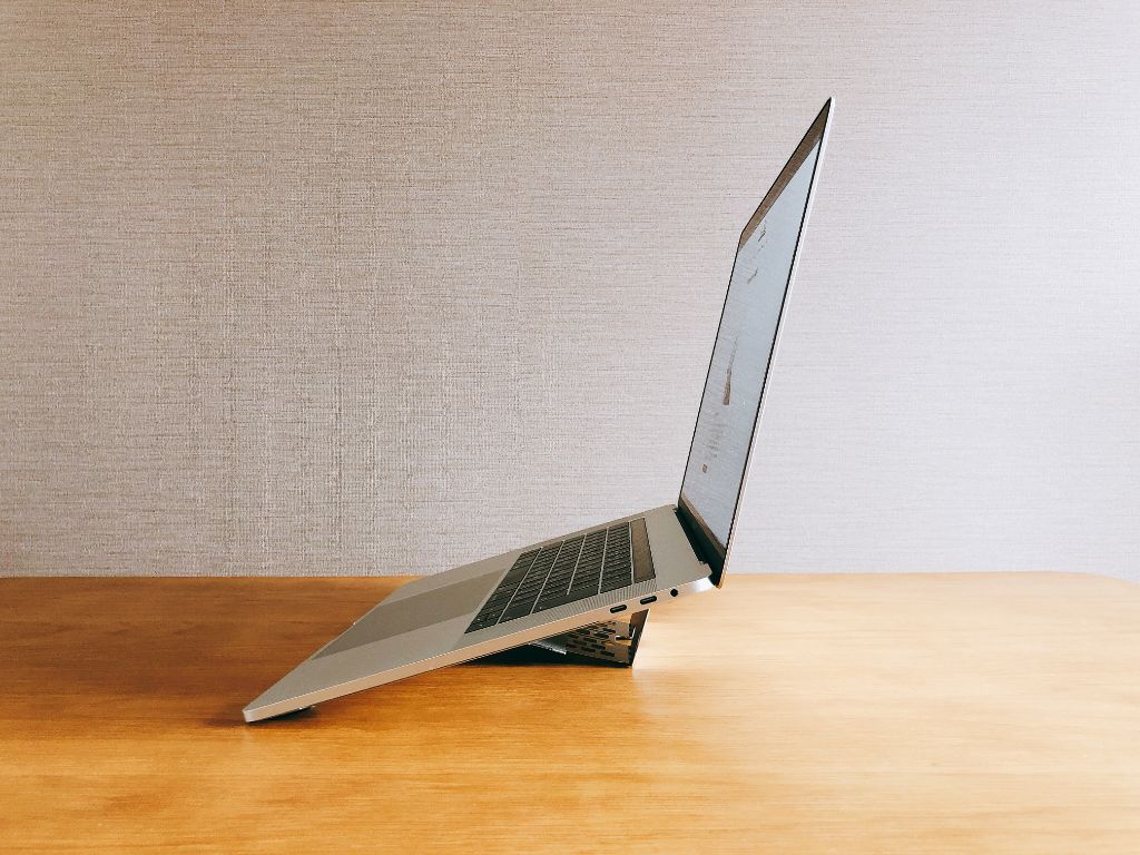 Majextand レビュー】MacBook持ちにオススメしたい世界最薄のノート