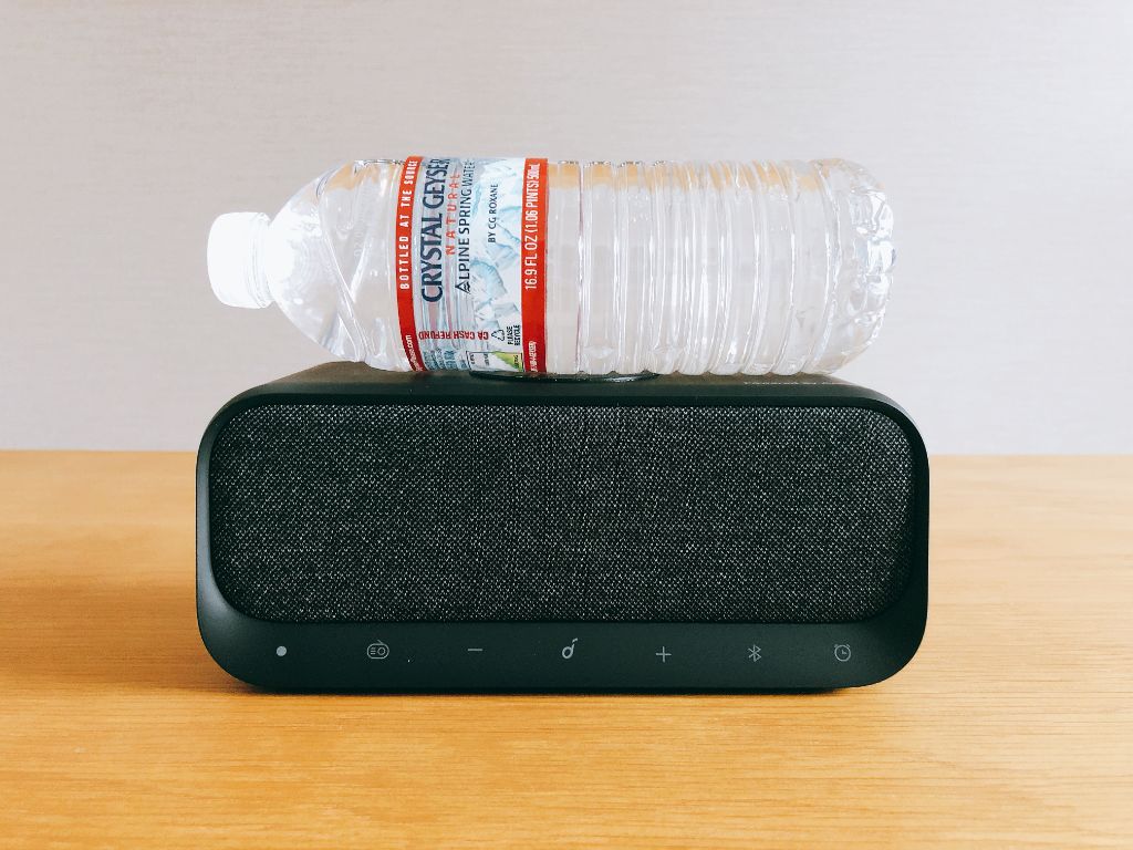 Soundcore Wakeyレビュー】目覚まし時計・スピーカー・充電器が1