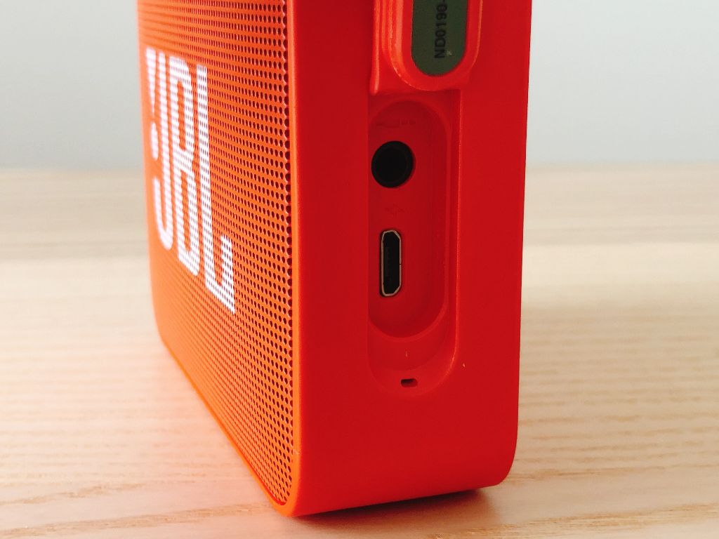 JBL GO2 レビュー】手のひらサイズで大音量サウンド!人気の防水Bluetoothスピーカー - +ログ JBL GO2 レビュー】手のひらサイズで大音量サウンド!人気の防水Bluetoothスピーカー - +ログ