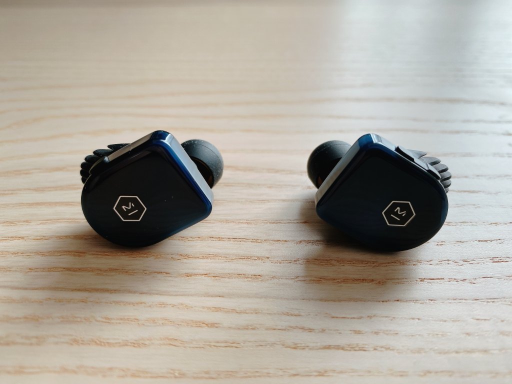 Master & Dynamic MW07 PLUS レビュー】外音取り込み＆ノイズキャンセ