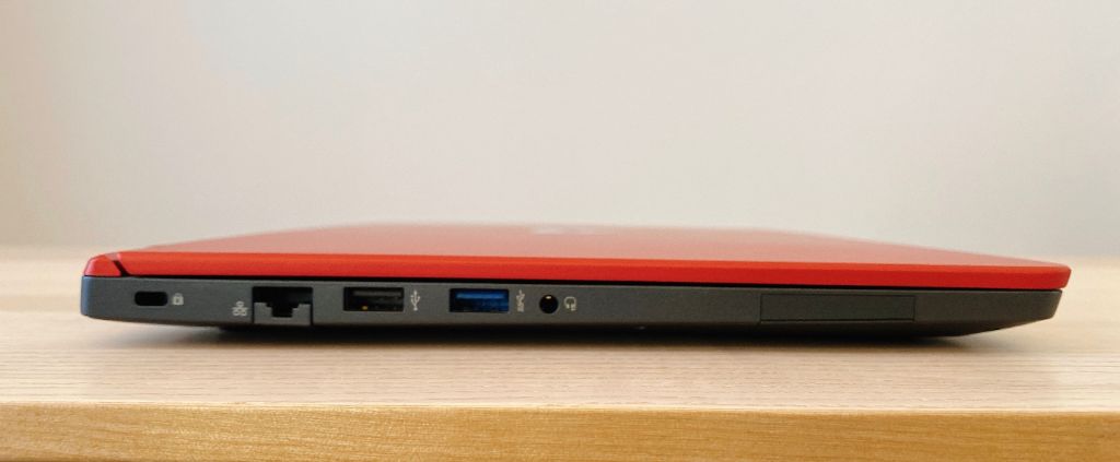 マウス mouse X4-B レビュー】軽量＆スリムな14型フルHDモバイルノート