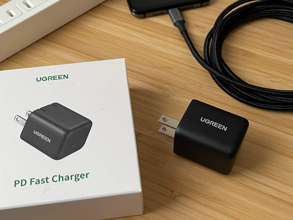 UGREEN CD272 レビュー】MacBook Airに最適！超小型軽量の30W急速充電