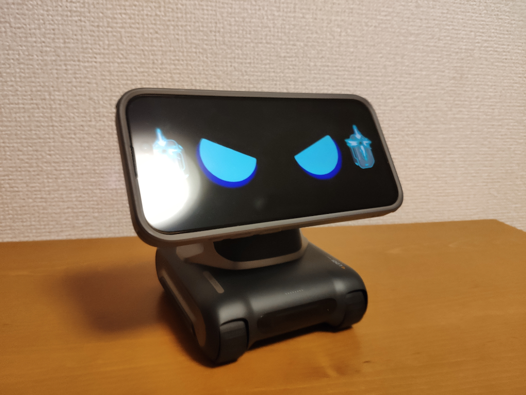 スマホがロボットになる！AIデスクロボット「LOOI（ルーイ）」が