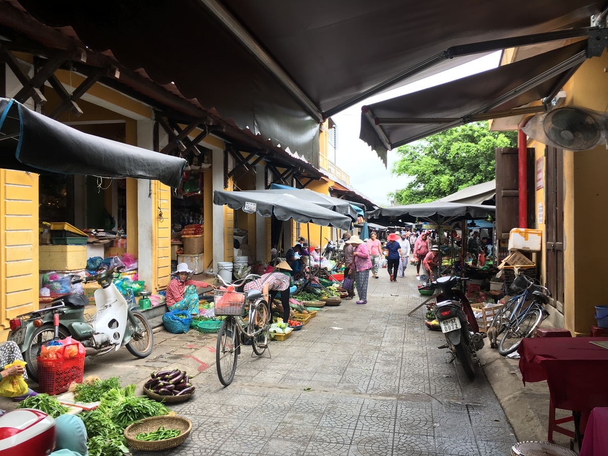 ベトナム　ホイアン旧市街の市場