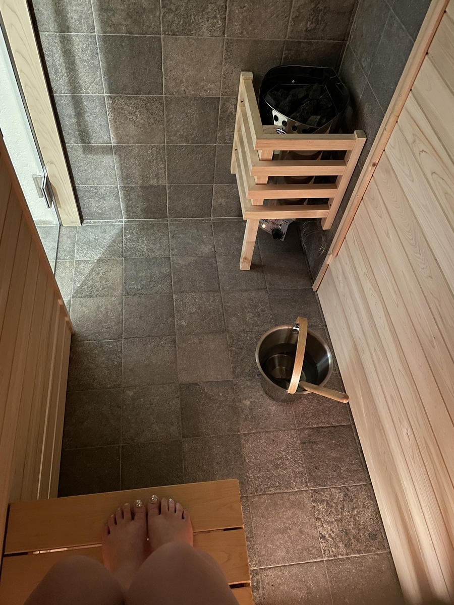 愛媛は松山「HOTEL LEPO CHAHAL」全客室に備え付けられたフィンランドサウナ