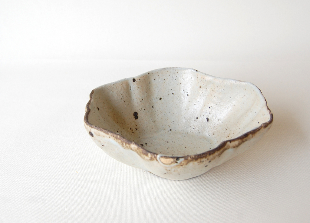 土の温かみを感じるほっこりとしたうつわ｜村上直子 - うつわと道具や