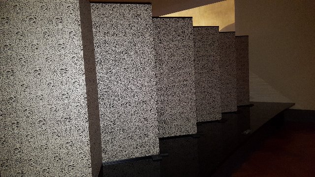 □びょうぶとあそぶ：尾形光琳《群鶴屏風》 レプリカの金箔は本物