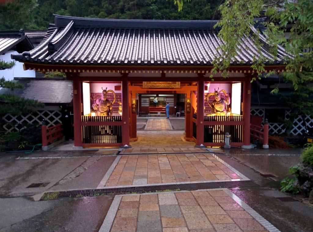 2000坪もの回遊式庭園が四季折々の美を奏でる宿坊寺院『赤松院』 高野山まっぷる