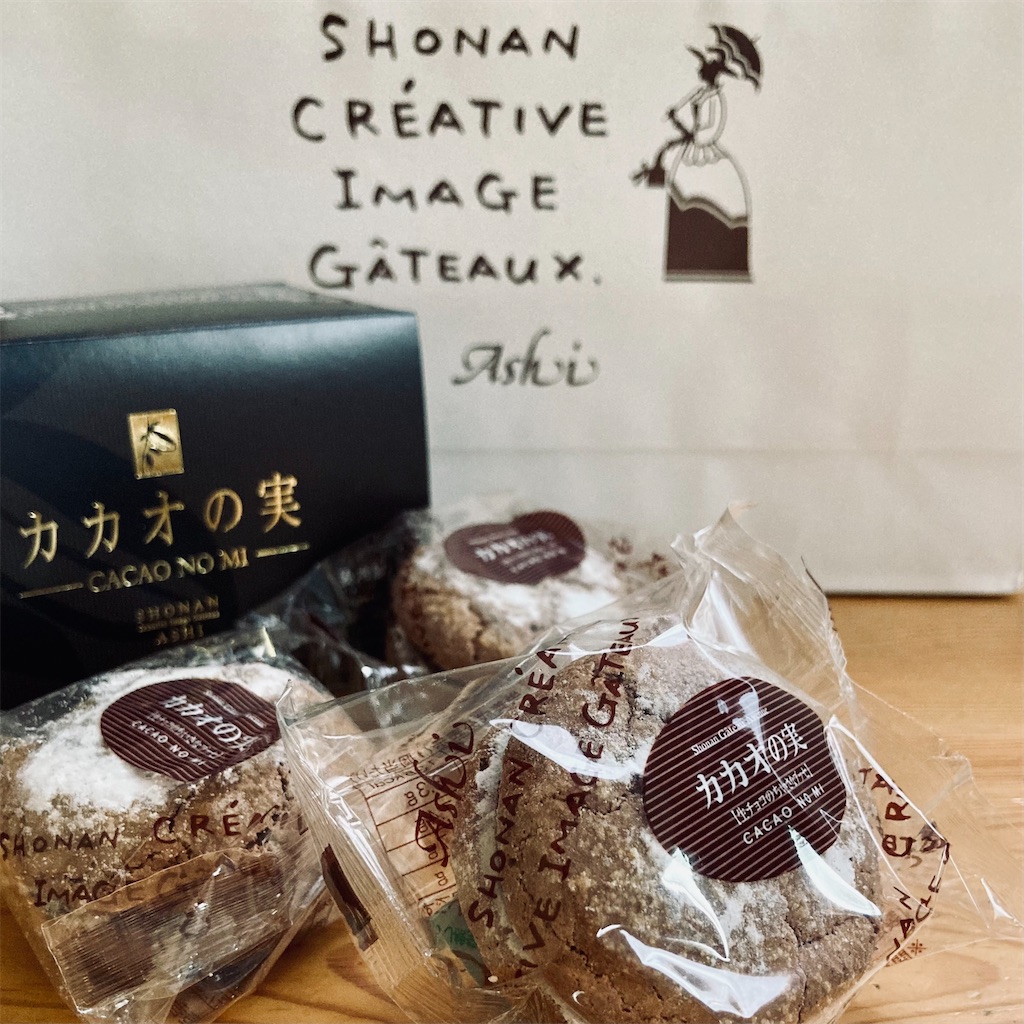 透明なカカオの実のディスプレイ（大） 冬のお楽しみ「ガトー葦」で『カカオの実 』を収穫 - 平日腰掛けOLのメモ帳