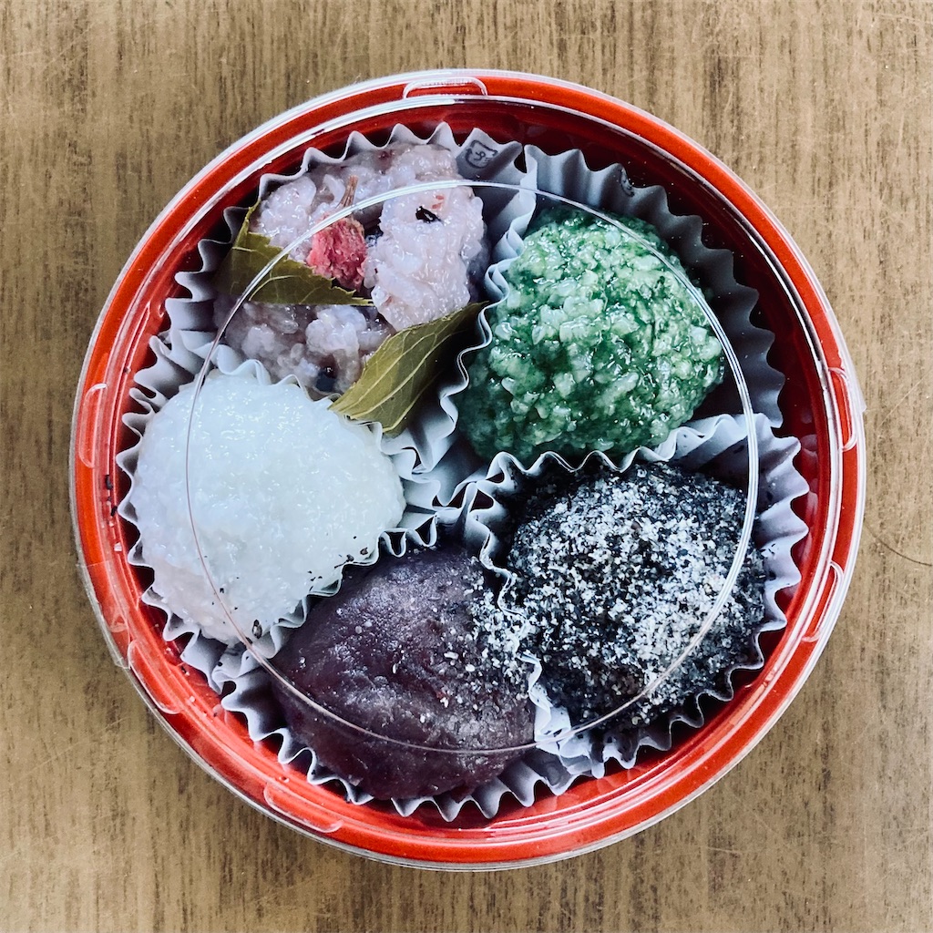おはぎ専門店はた乃」でおはぎの詰め合わせ『まごころ』 - 平日腰掛け