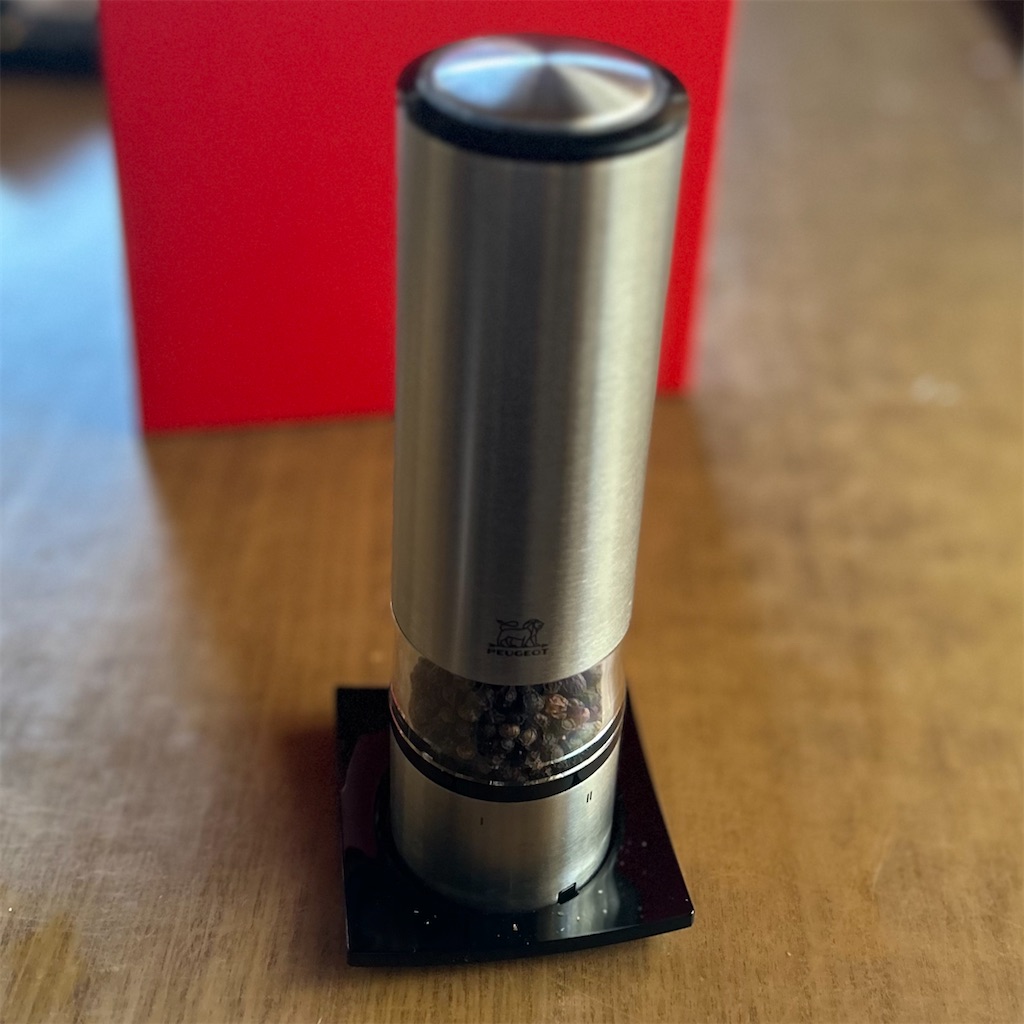 もう手動には戻れない…プジョーの電動ペッパーミル 「エリスセンス