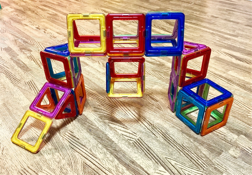 誕生日に マグフォーマー を プレゼントにおすすめ磁石のブロック知育おもちゃ ゆっくり歩いていこう