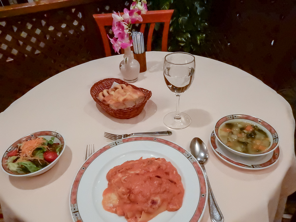 エリオ・ロカンダ・イタリアーナ　料理が一気に出てくる