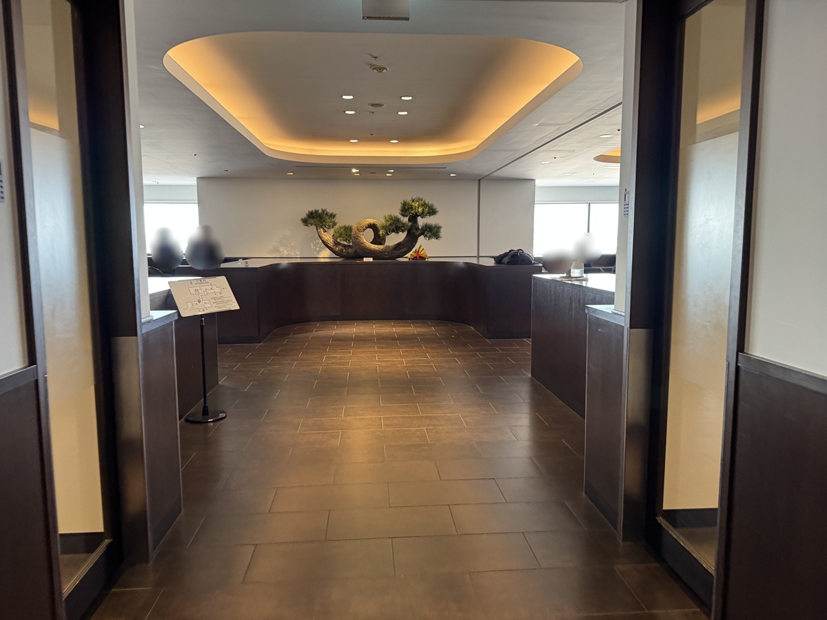 JAL Diamond Premier Lounge   No-1