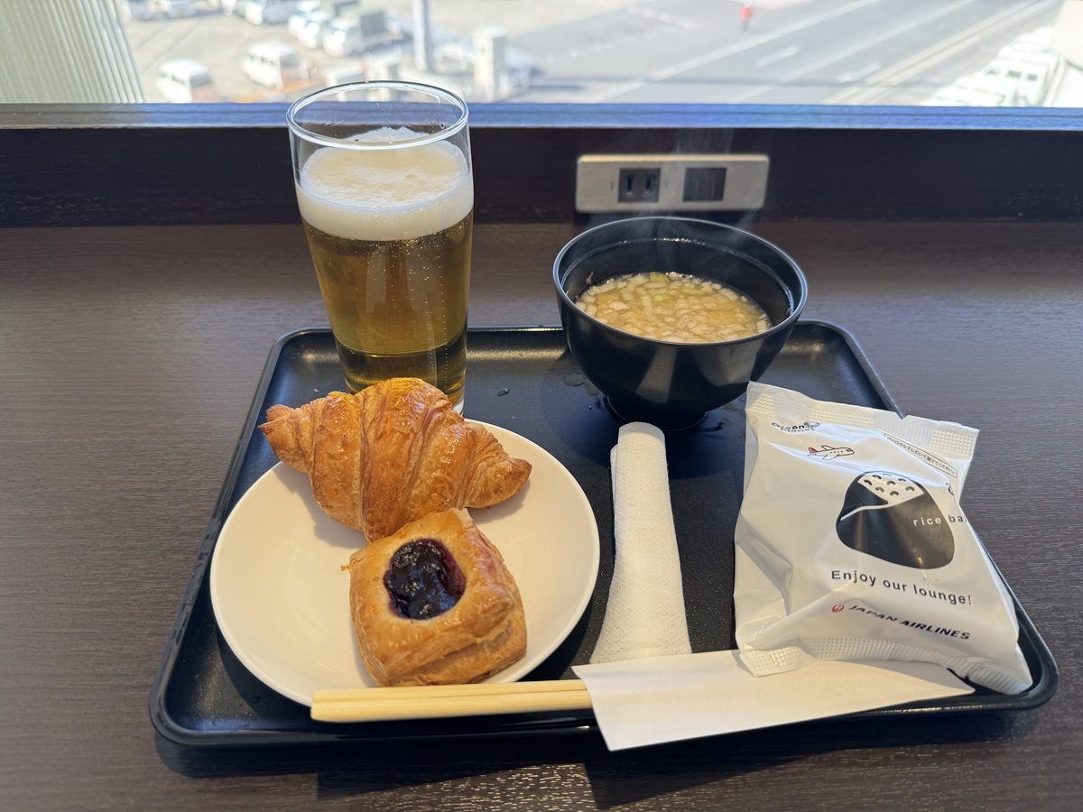 JAL Diamond Premier Lounge No-4