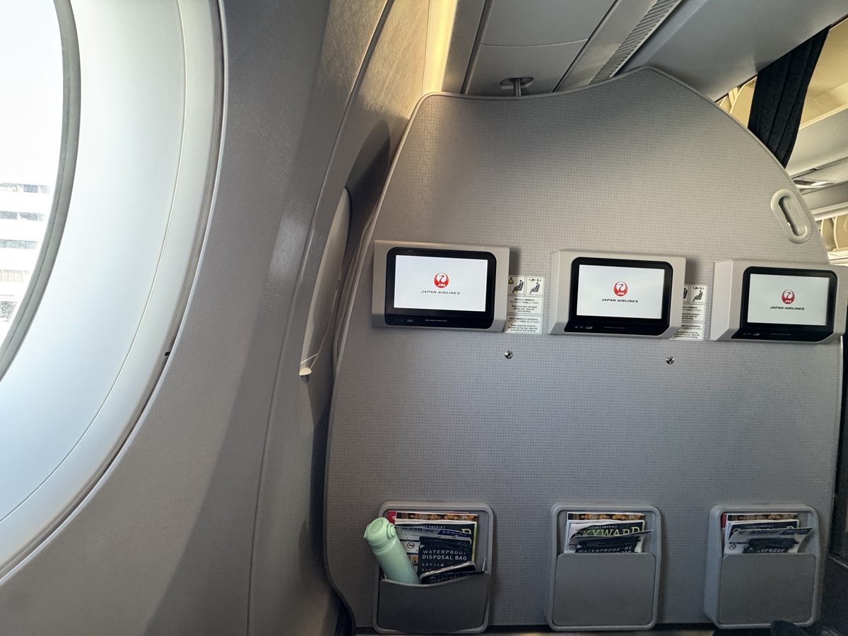 Inside the Airplane  No-1