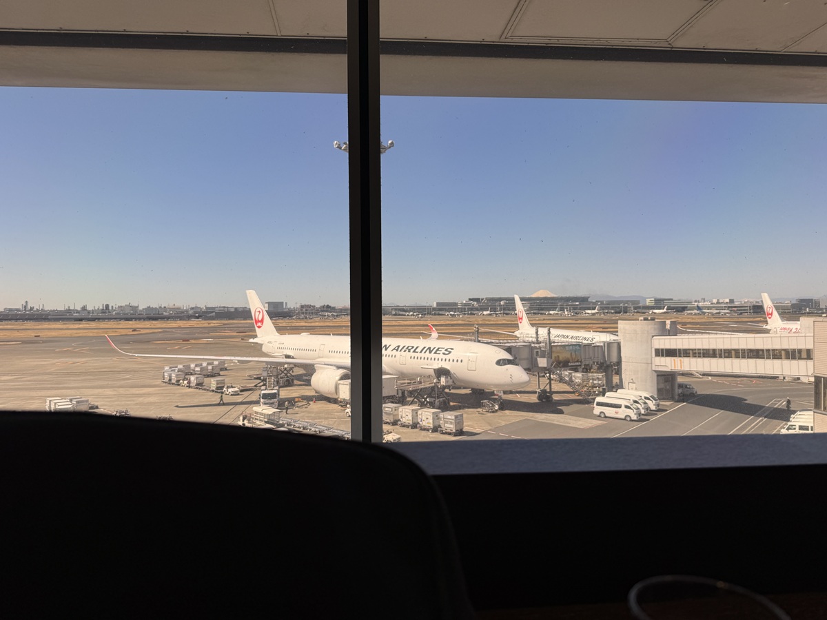 Diamond Premier Lounge   No-4