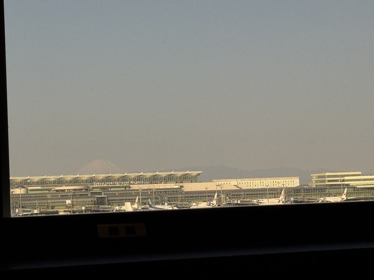 Diamond Premier Lounge   No-6