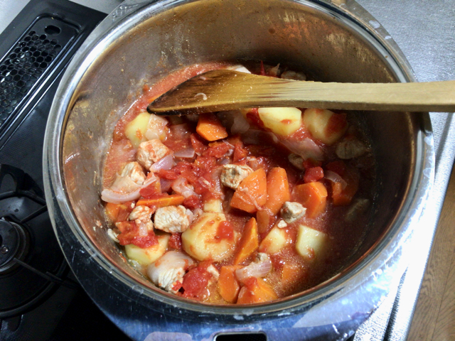 カレールーの使用量を減らして脂質カット