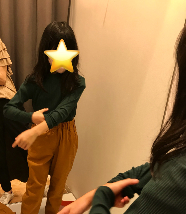 小学生女子の服を実店舗で買う