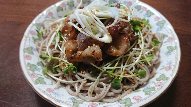 冷やし肉蕎麦 成城石井 挽きぐるみそば 日日是料理 休日だけね