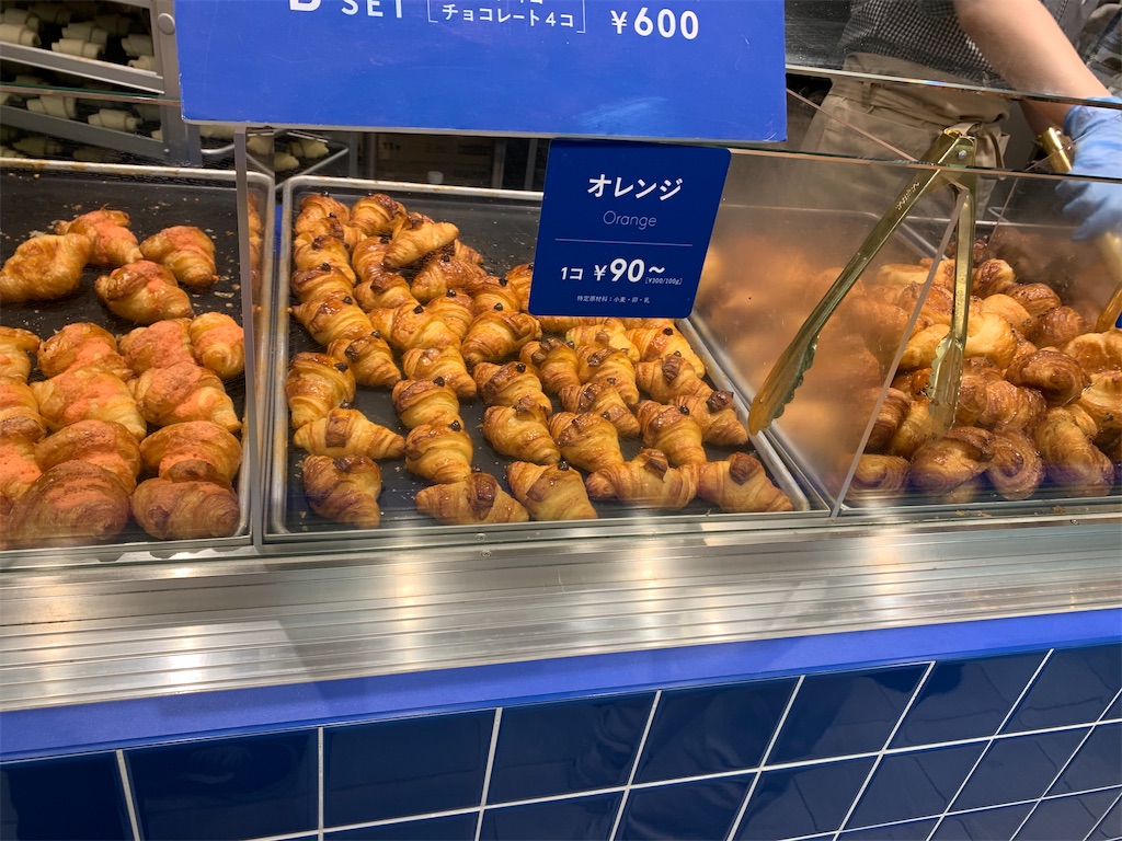 池袋駅 毎日大行列に納得 旨すぎて手が止まらん ミニクロワッサン専門店 Mignon ミニヨン 完全 𝕂𝕠𝕥𝕖ℂ𝕙𝕒 目線
