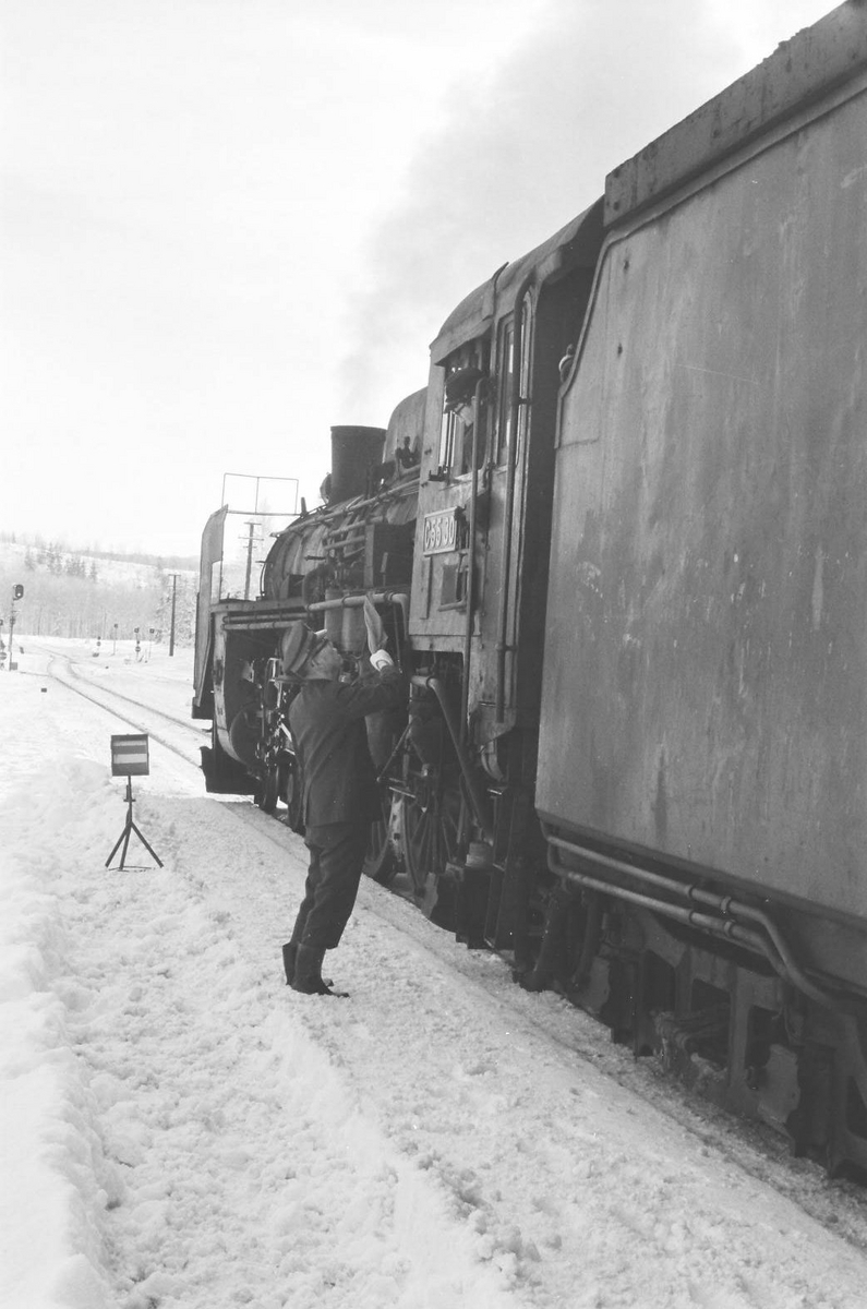 C58機関車 雪の峠 鉄道写真 C58機関車 雪の峠 鉄道写真 本州のSL 13（関西本線のC58） -
