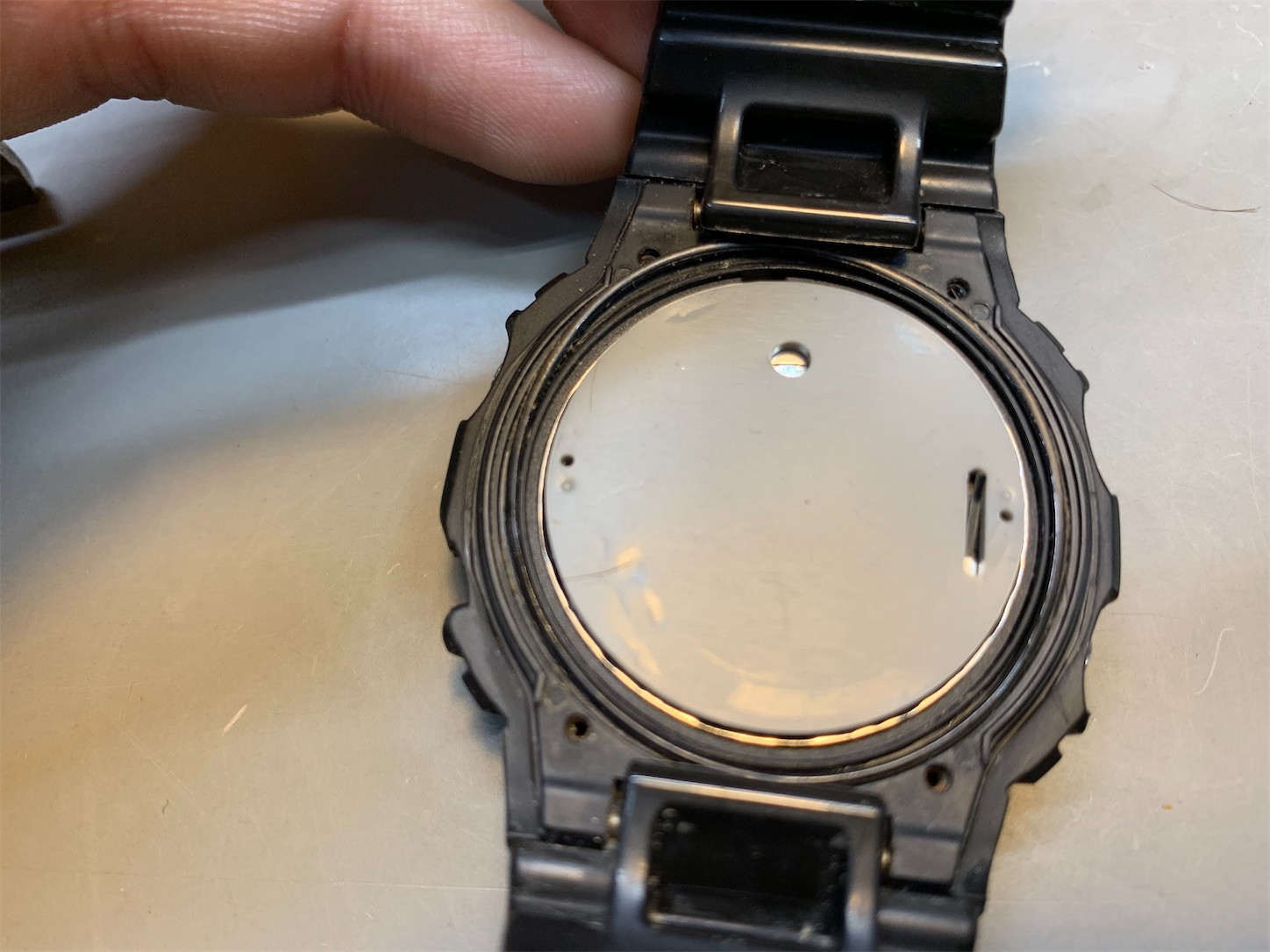 G-SHOCK DW-5600E-1V の電池交換と長期レビュー。 - 好きなものを 