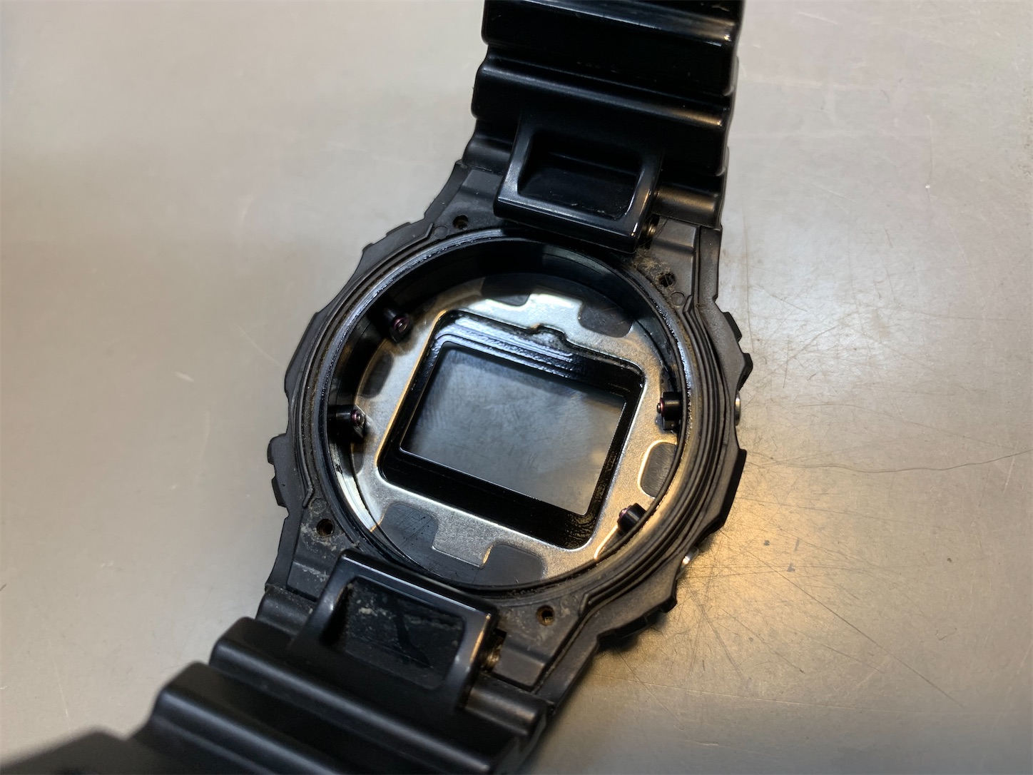Gショック DW-5600Eの電池交換をする | イシカリAA930の公式