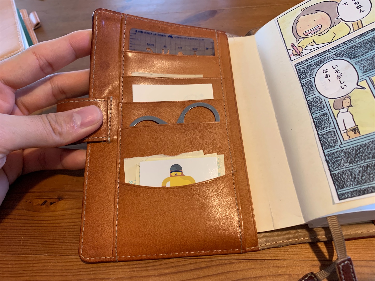 ほぼ日手帳カバー Rosso の赤い革とヌメ革が、最高のエイジング