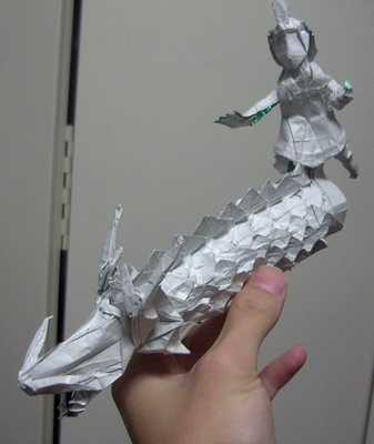 黒龍モーニングデストロイヤーを放つ九頭竜もも子 試作 折紙人の独り言