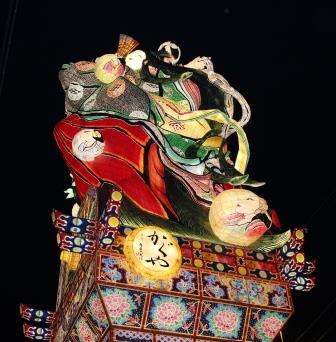 五所川原市の立佞武多 かぐや 圧巻の美しさ 撮影ポイントや交通状態を紹介 つがる時空間