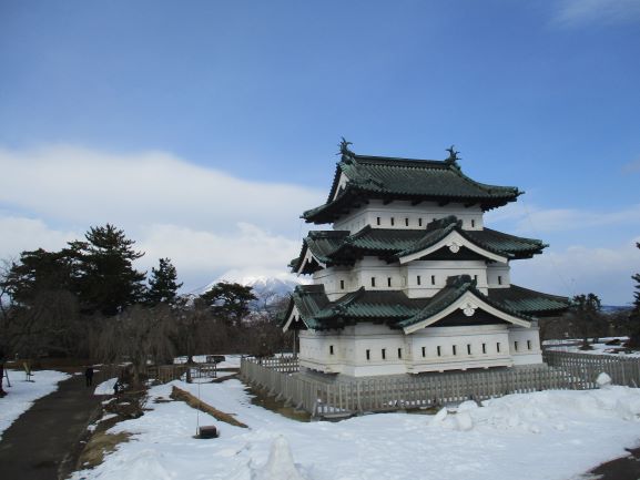 弘前城天守・岩木山