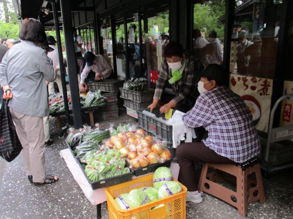 津軽藩ねぷた村の朝市