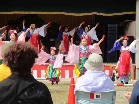 弘前城秋の大祭典 アートクラフトマーケット百箱や花嵐桜組の演舞 つがる時空間 弘前城秋の大祭典 アートクラフトマーケット百箱や花嵐桜組の演舞 つがる時空間