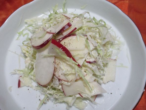 リンゴとキャベツのサラダ