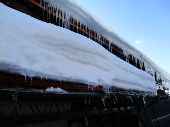 屋根雪