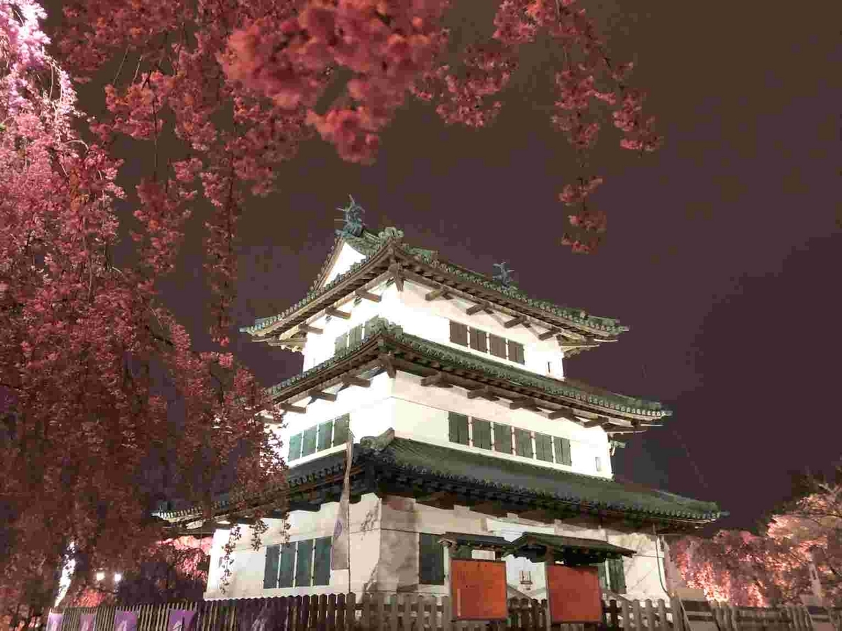 夜桜・弘前城天守