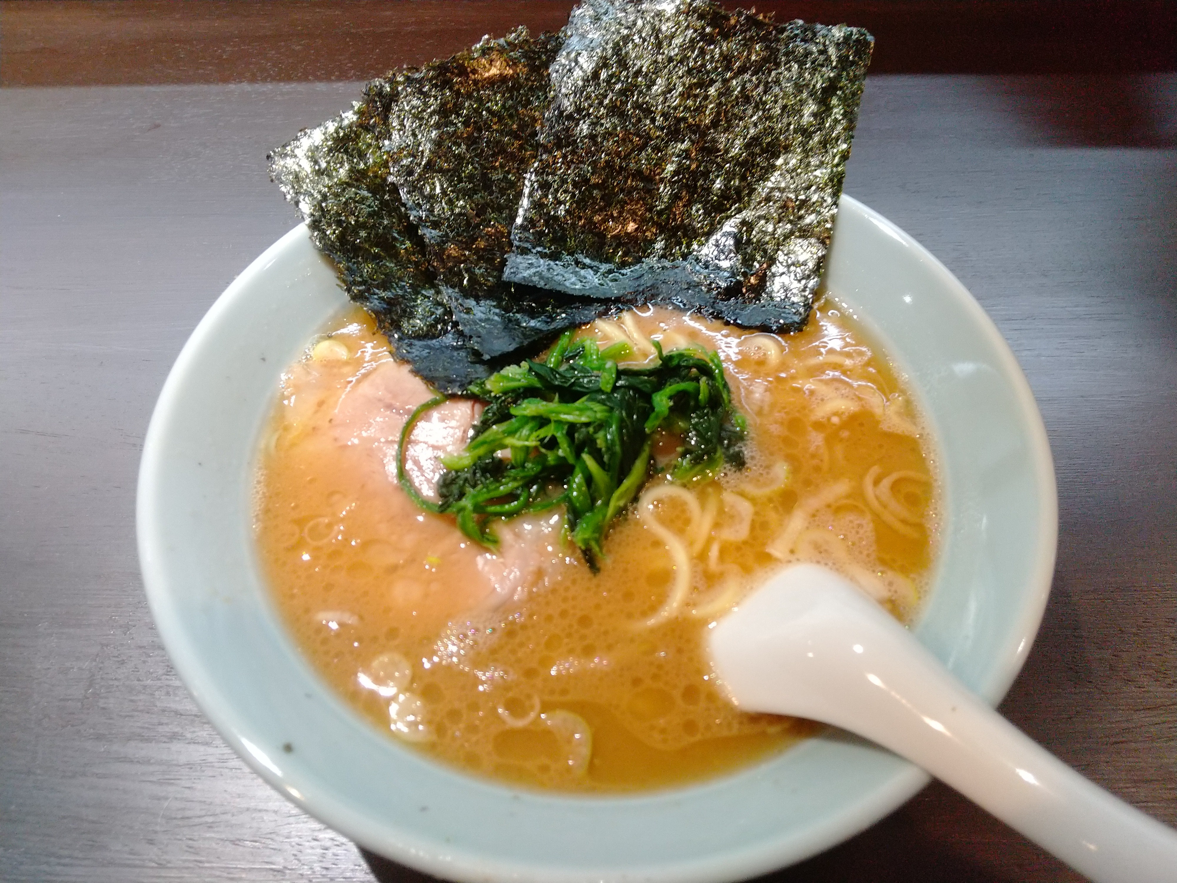 やまなしのラーメン 袋井市の新店家系のお店『ラーメン ななし』ラーメンマップ～掛川野池