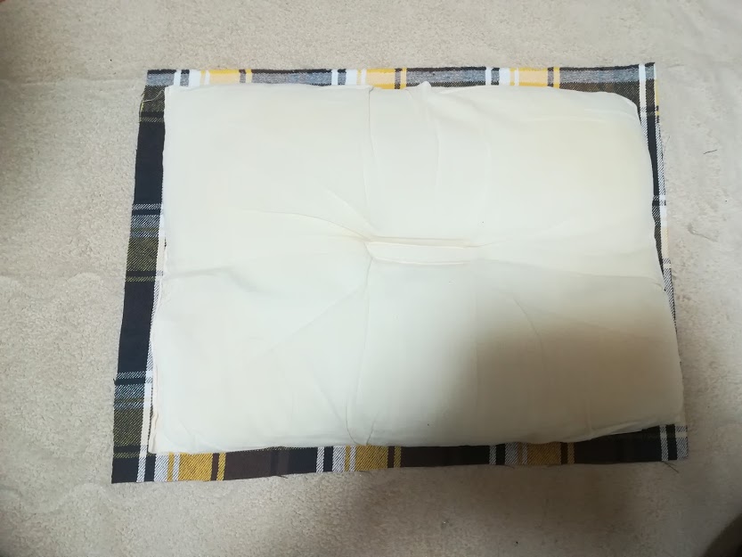 ファスナーなしの枕カバーを作成 小学生の長女でも直線縫いだけなので簡単につくれました 子ども4人のドタバタ日記