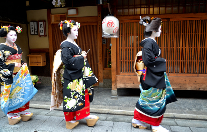 京都新聞写真コンテスト　新春の宮川町