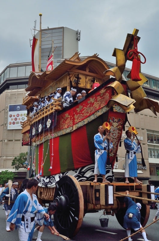 京都新聞写真コンテスト　都大路を進む