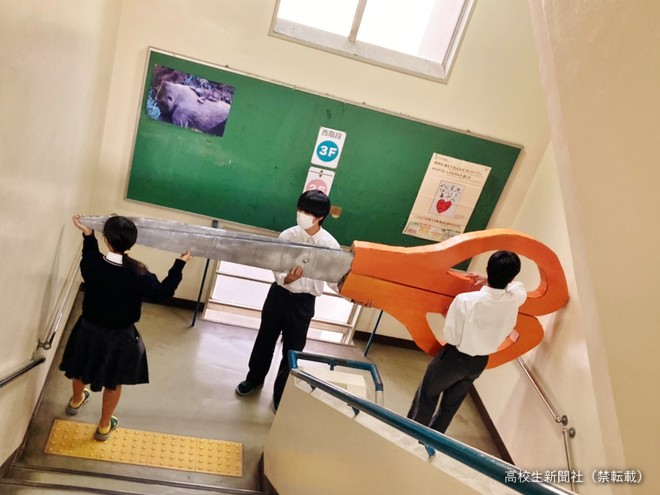 おなじみの文具がまさかの巨大化 コロナに翻弄された高校生が作品に