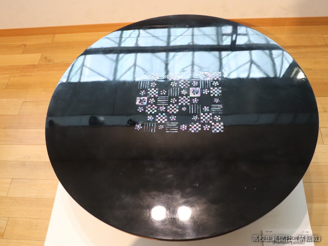 漆を何度も塗り重ねた」高校生が作ったツヤツヤちゃぶ台が全国展へ