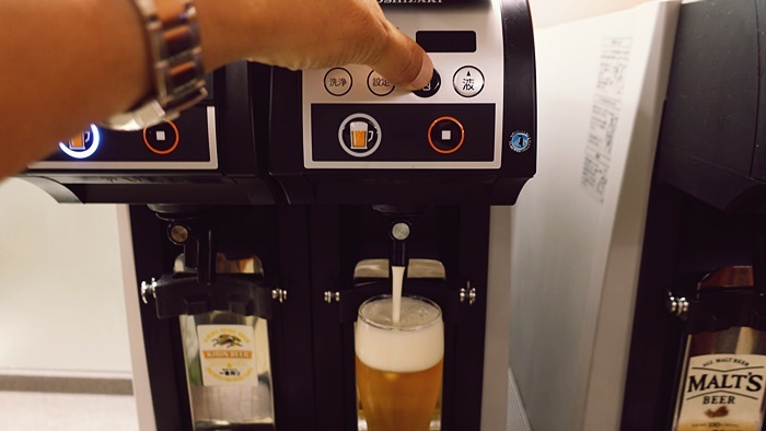 ビールサーバーには泡ボタンあり
