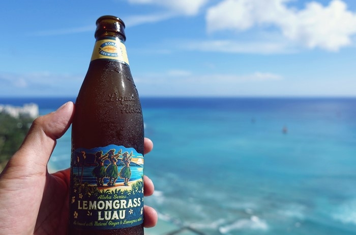 アストン・ワイキキ・ビーチタワー、ペントハウスのラナイで飲むコナビール