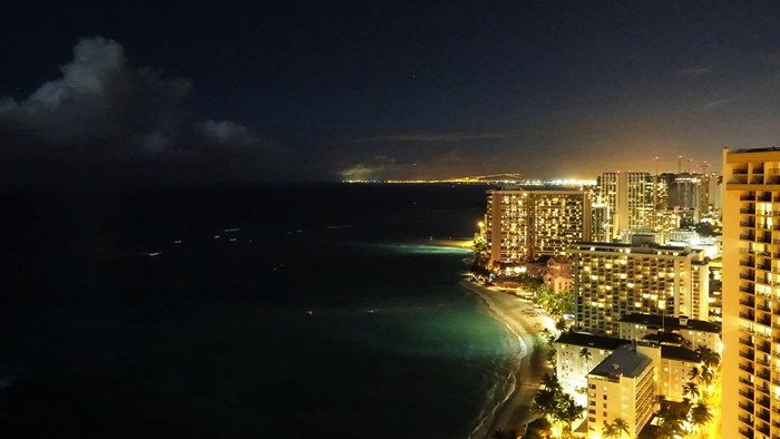 ワイキキビーチの夜景