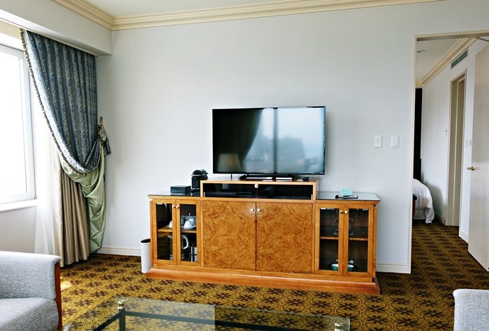 大型液晶テレビと冷蔵庫