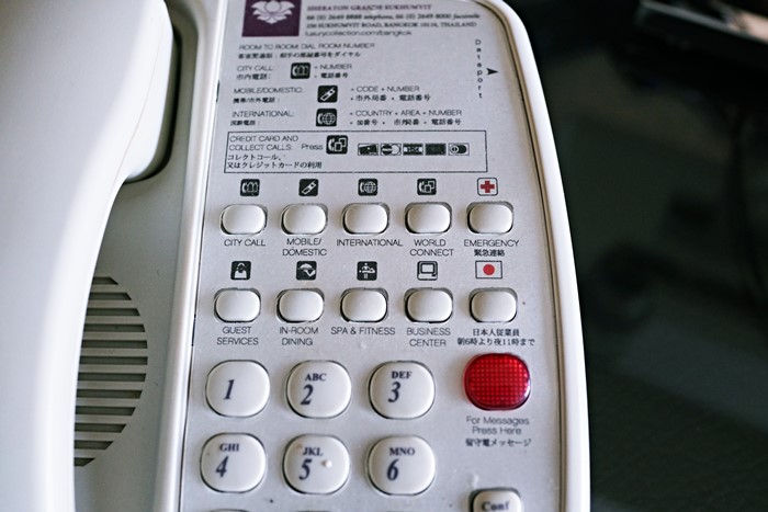 デスクの電話