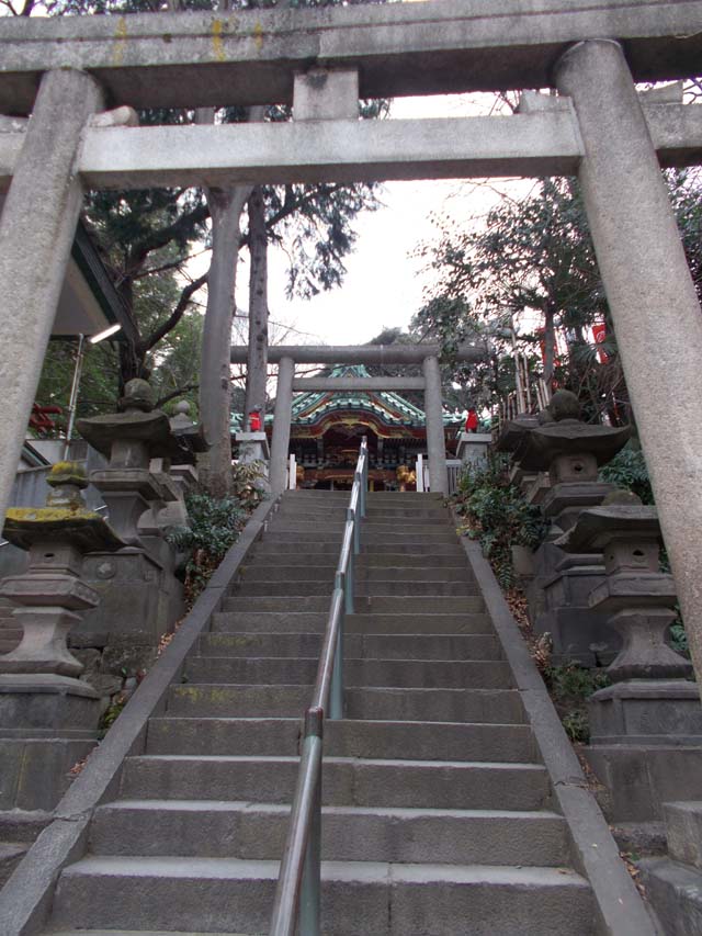 王子稲荷神社の鳥居と階段の写真